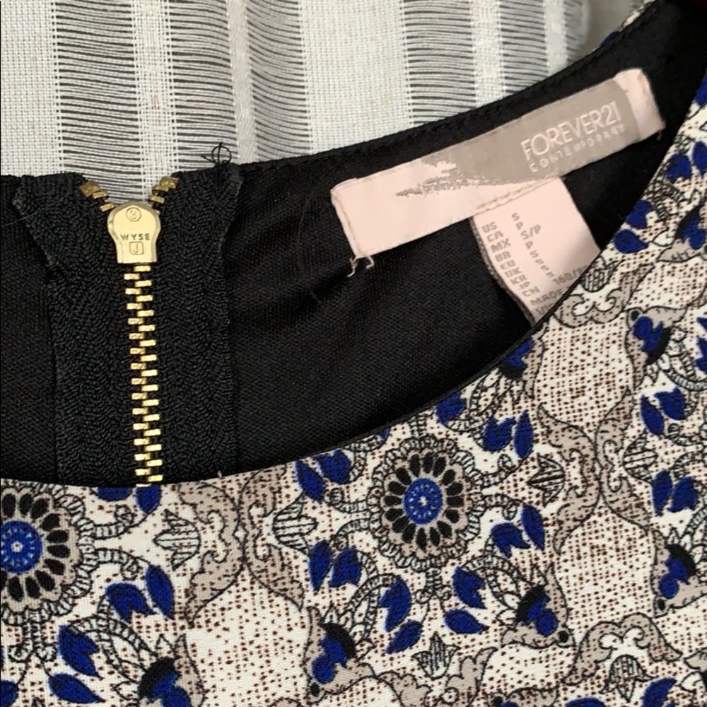 Patterned Shift Dress - Picture 3 of 4